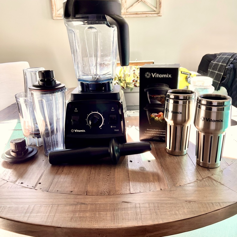 Vitamix 7500 Blender Bundle